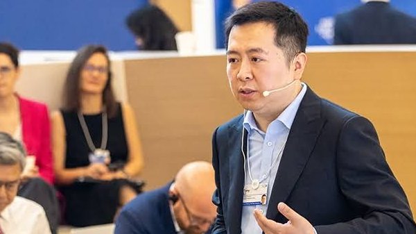 KEENON Roboticsは2024年大連世界経済フォーラムの新リーダー年次総会で「人間と機械が出会う場所」を探索した：ロボットは人工知能が物理世界に入るために扉を開けた